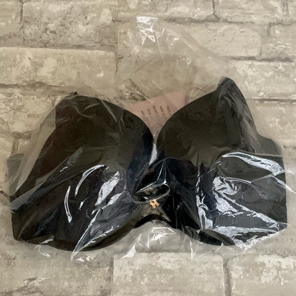 SAVAGE X FENTY: Core Microfiber T-Shirt Bra - Picture 11 of 12